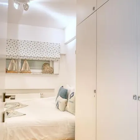 Spacious And Cosy 2-bedroom Seaside In K *