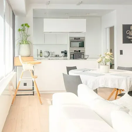 Spacious And Cosy 2-bedroom Seaside In K *