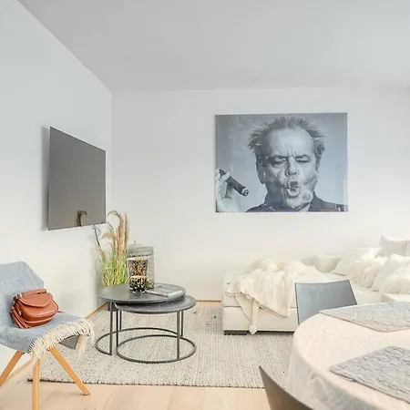 Spacious And Cosy 2-bedroom Seaside In K Апартаменты